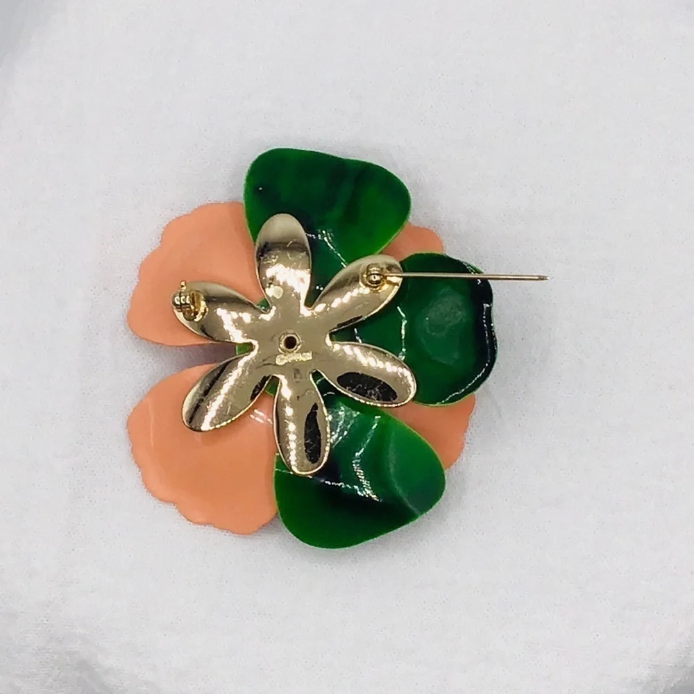 VINTAGE Sarah Coventry Brooch 3D Flower Painted Peach Green Gold Tone Es…